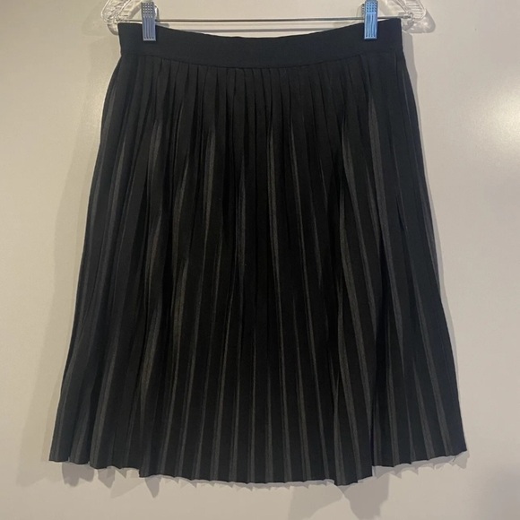 NWT Bailey 44 Black Gray Pleated Pull On Skirt Career Womens Size Small (849) - Picture 2 of 5
